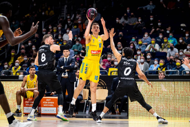 联赛中闯出 联赛中闯出