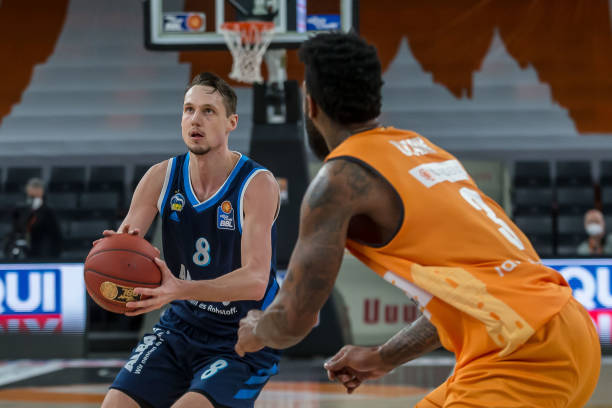 力虽稍逊巅 力虽稍逊巅